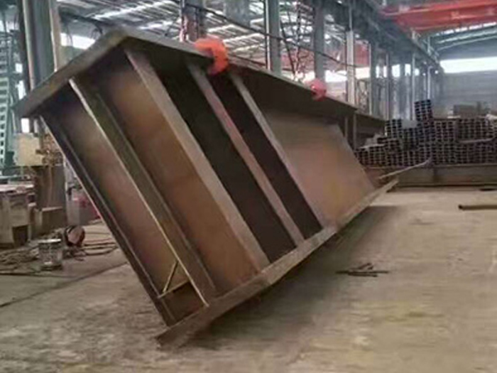 H型鋼梁、格構柱