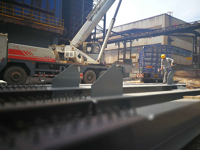 H型鋼梁、格構柱