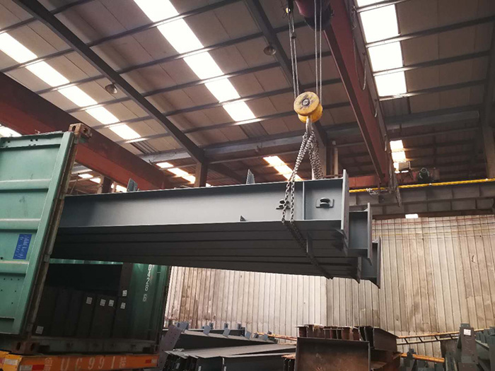 H型鋼梁、格構柱