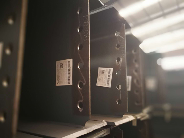 H型鋼梁、格構柱