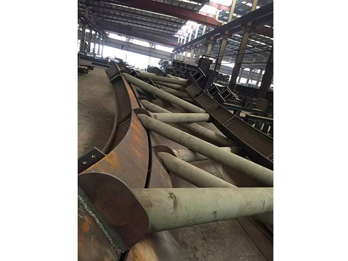 H型鋼梁、格構柱