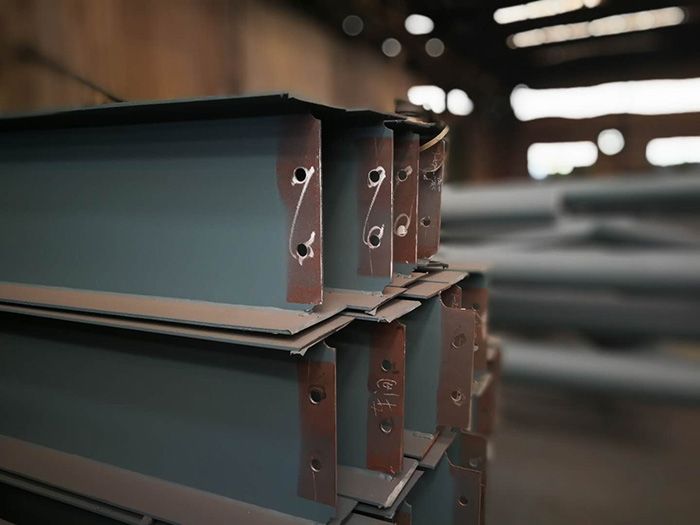 H型鋼梁、格構柱