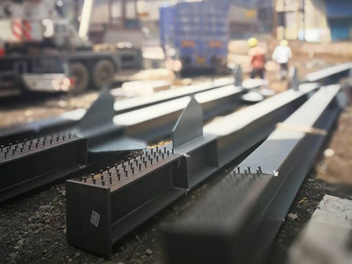 H型鋼梁、格構(gòu)柱