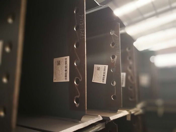 H型鋼梁、格構柱