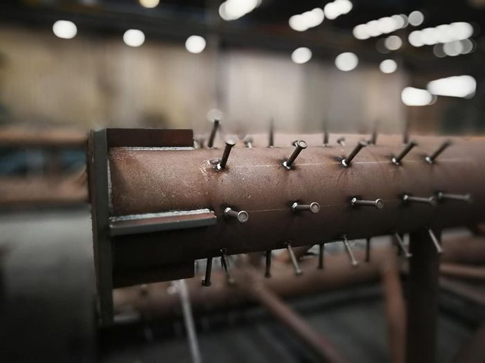 H型鋼梁、格構柱