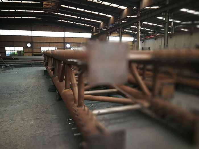 H型鋼梁、格構柱